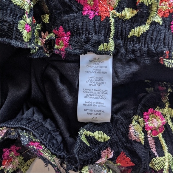 Black Floral Crop Top - Picture 7 of 8